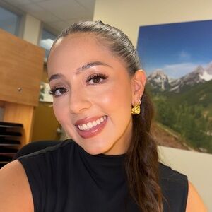 Meet your Posher, Alexis